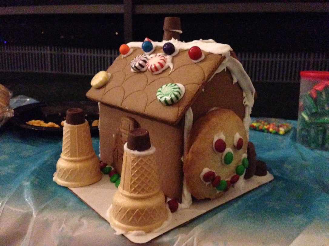 2013-12-07_Bengel Gingerbread House Party 022